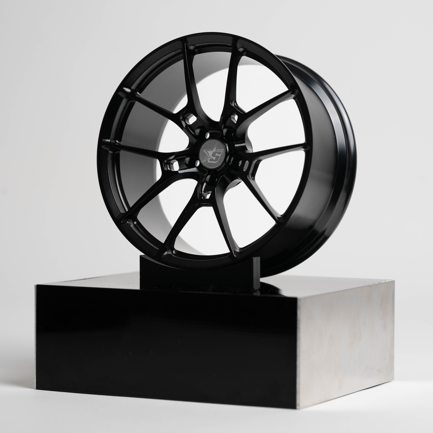 G025 | Platinum Grey